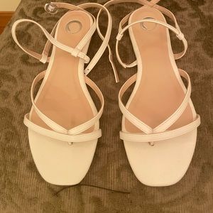 Strap oh white sandals